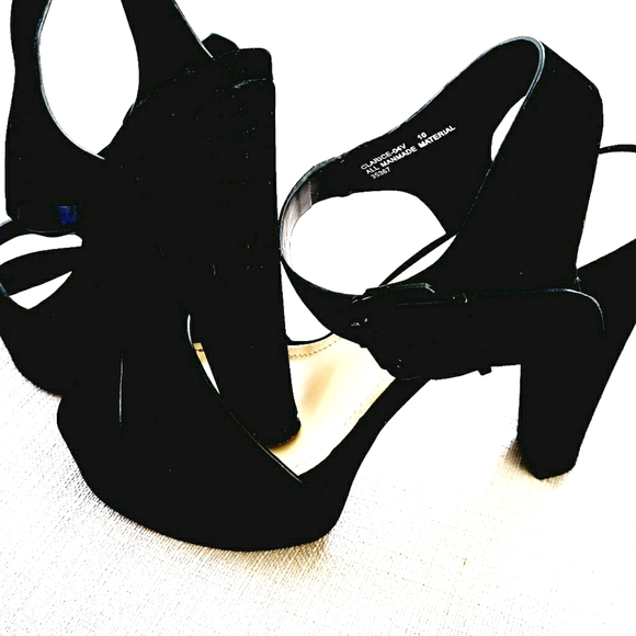 Black high heels - Picture 1 of 3